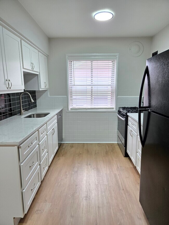 Foto del edificio - 3406 Lawn Ave