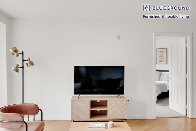 Foto del edificio - 938 110th Ave NE