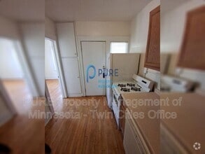 Building Photo - 712 W 32nd St