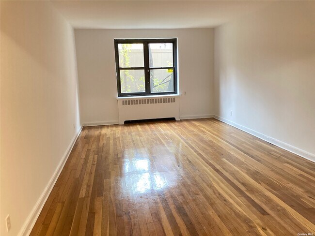 Foto del edificio - 46 Schenck Ave