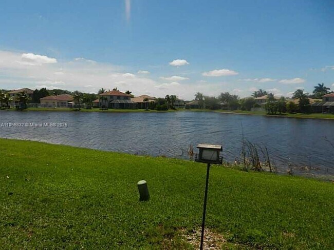 Building Photo - 944 Savannah Falls Dr