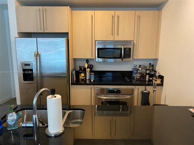 Foto del edificio - 79 SW 12th St
