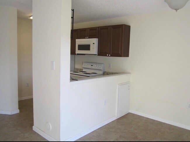 Foto del edificio - 7103 Glenmoor Dr