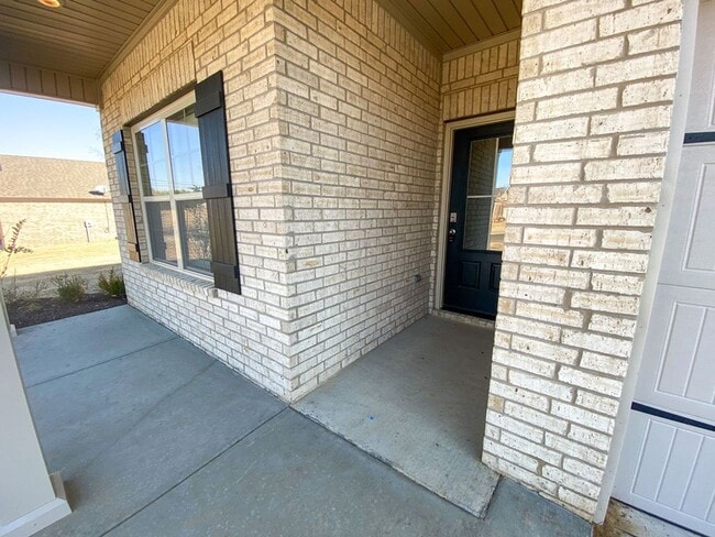 Building Photo - 38 Crown Way
