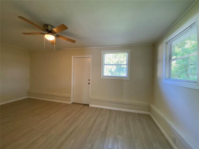 Building Photo - 337 Grove Ave
