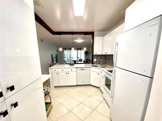 Building Photo - 11613 NW 28th St