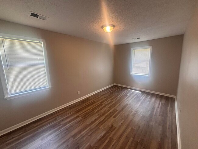 Building Photo - 2076 Goff Ave
