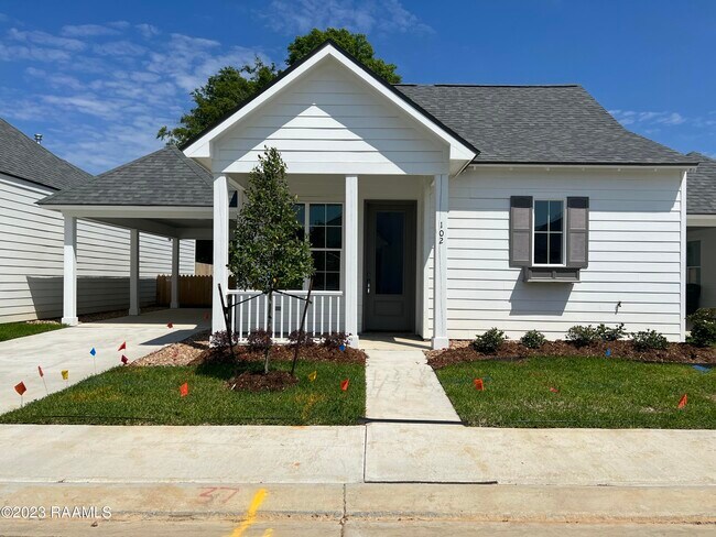Building Photo - 102 Satsuma Dr