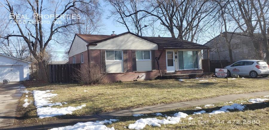 Primary Photo - 1355 Desoto Ave