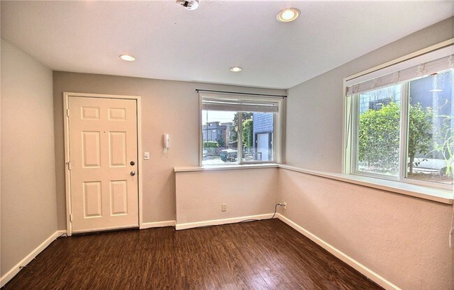 Building Photo - Condominium in West Seattle - Beach Drive