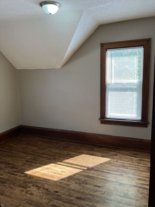Foto del edificio - 1016 Litchfield Ave SW