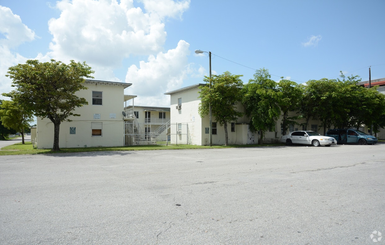Primary Photo - 2515 NW 52nd St