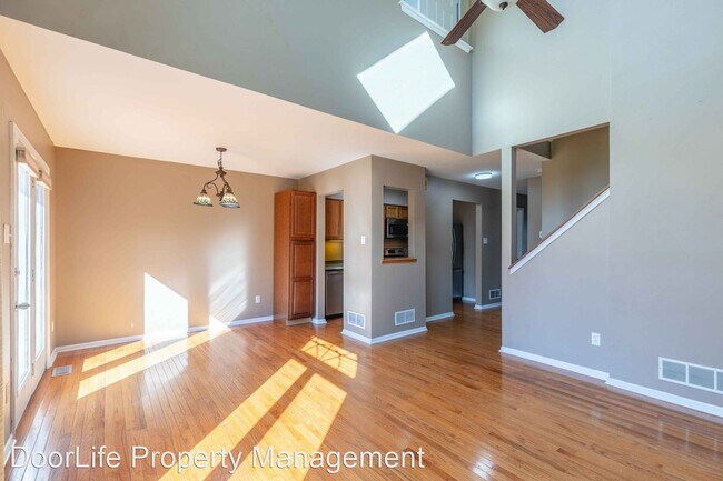 Building Photo - 3 br, 2.5 bath House - 113 S. Orchard Avenue