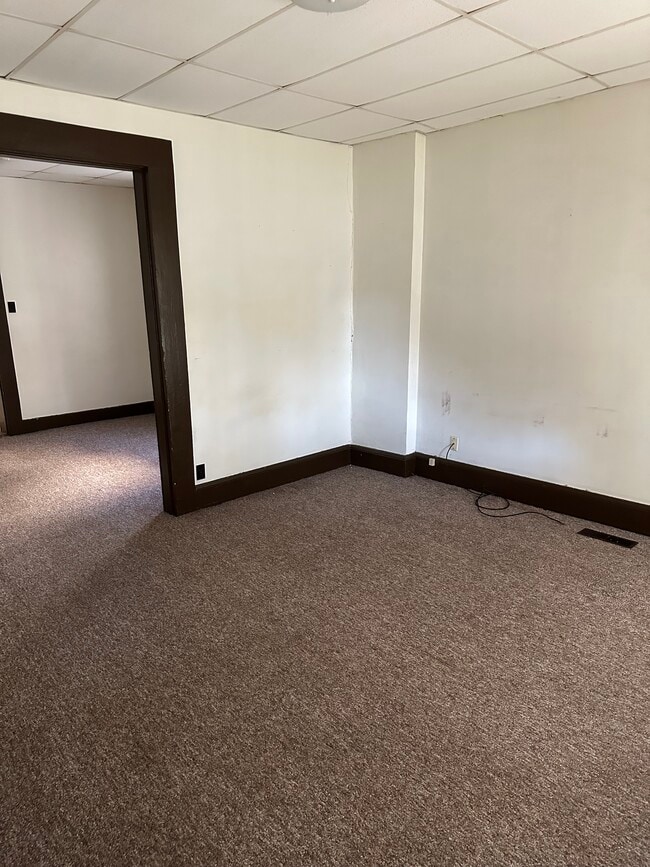 Building Photo - 502 E 4th St