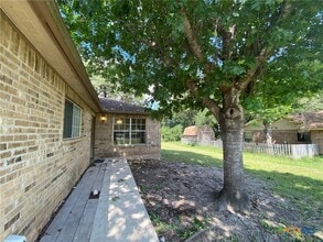 Building Photo - 570 Beverly Ln