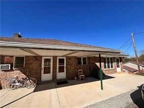 Building Photo - 2695 W Chestnut St