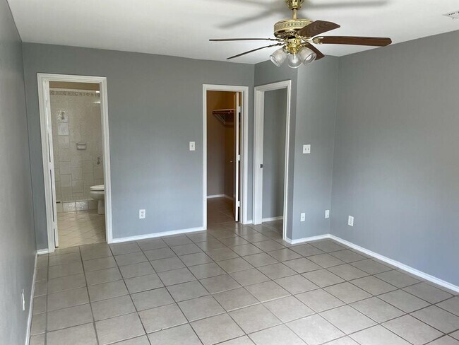 Building Photo - 1206 Fresno Dr