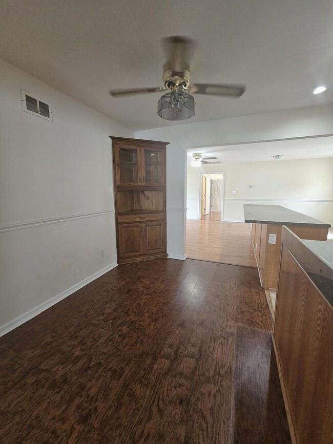 Building Photo - 1133 Leland Cir