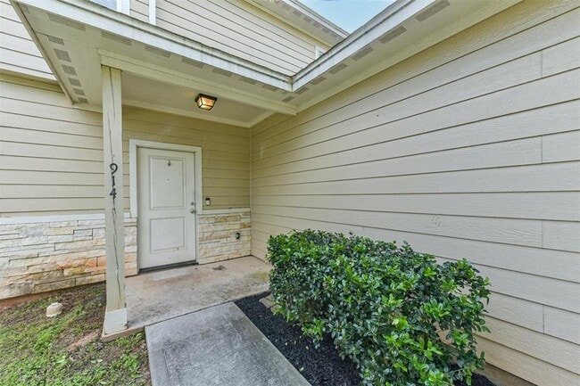 Foto del edificio - 914 Shady Ln