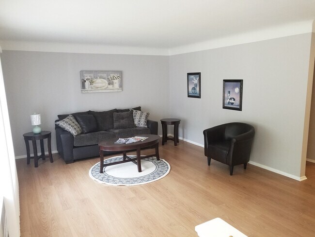 Foto del edificio - 3 Bed - 1.5 Bath Ranch for Rent in Richmond Heights!