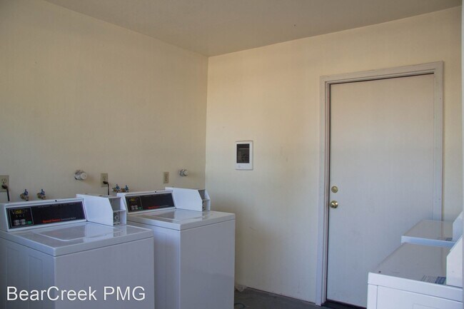 Foto del edificio - 4622-4708 NE St James Rd