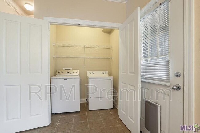 Building Photo - 2136 Belle Pointe Alley