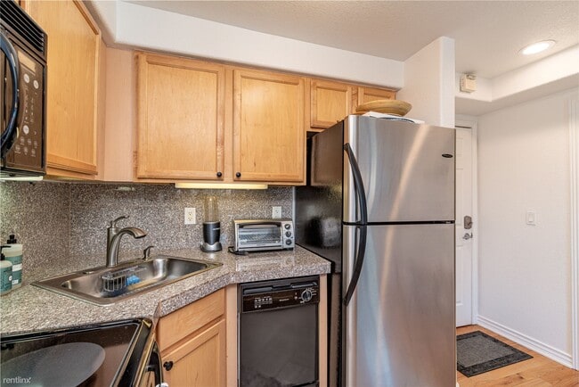 Foto del edificio - 1 br, 1 bath Condo - 1833 North Williams S...