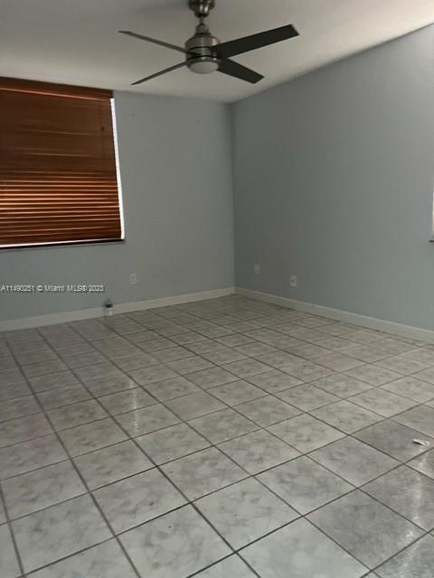 Building Photo - 14421 N Kendall Dr