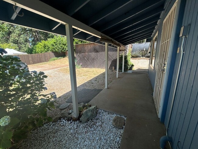 Building Photo - Quaint 1 Bedroom near Condon Park