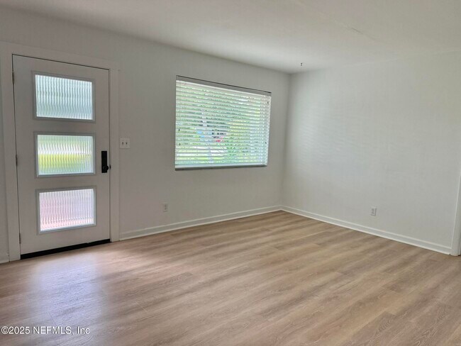Building Photo - 3859 Via De La Reina