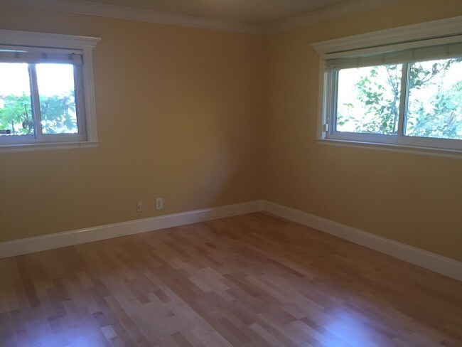 Building Photo - 2049 Elinora Dr