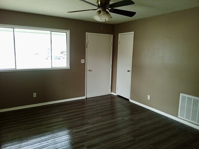 Building Photo - 501 Wynhurst