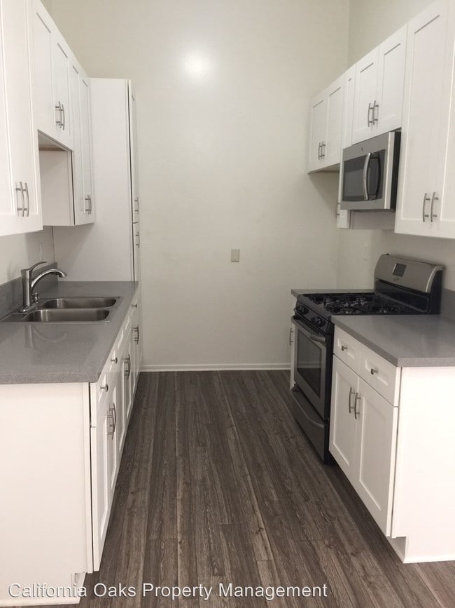 Building Photo - 716 Sidonia Ave