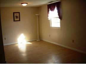 Building Photo - 202 Elmwood Dr