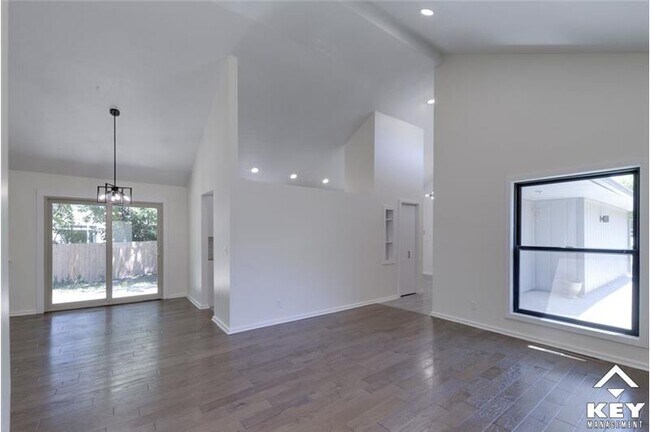 Building Photo - 6910 E Mainsgate St