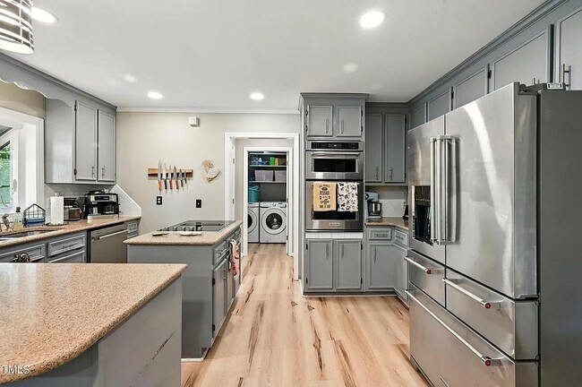 Foto del edificio - 4002 Westfield Dr