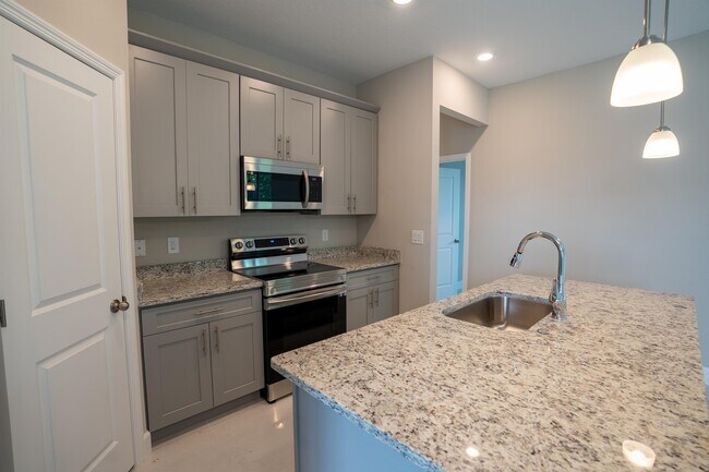 Building Photo - 418 Cinnamon Dr