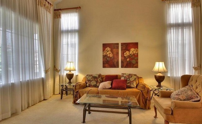 Foto del edificio - 1319 Mayberry Ln