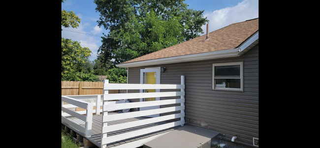 Building Photo - 513 S Pickaway St