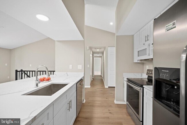 Foto del edificio - 8200 Clay Dr