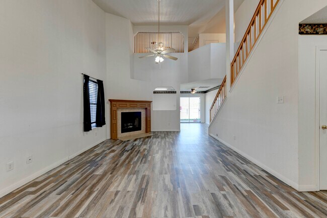 Foto del edificio - 4201 Thunder Creek Dr