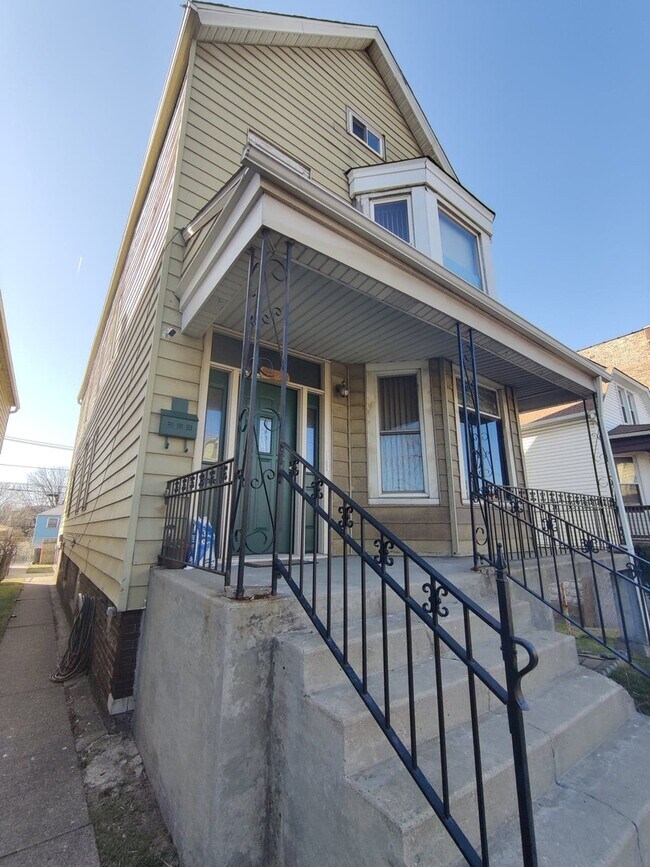 Building Photo - 10154 S Ave L