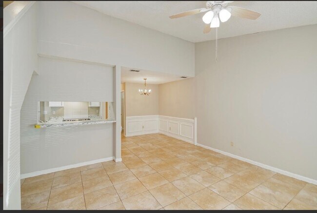 Foto del edificio - Fully renovated 3 BR/ 2 BA townhome off of Capital Park Circle