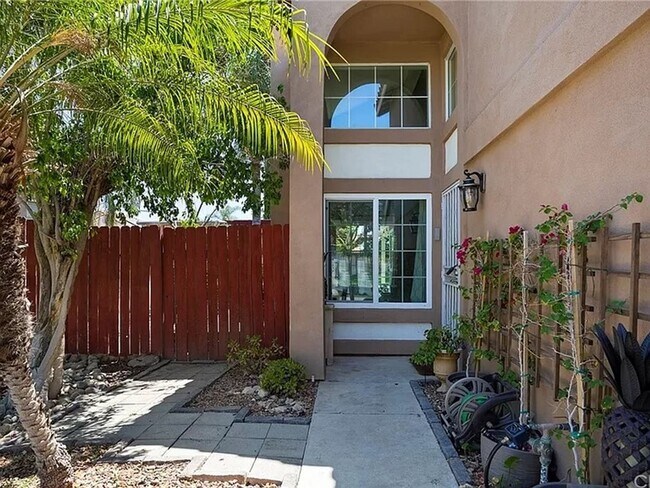 Foto del edificio - Spacious Two-Story Home in Lake Elsinore