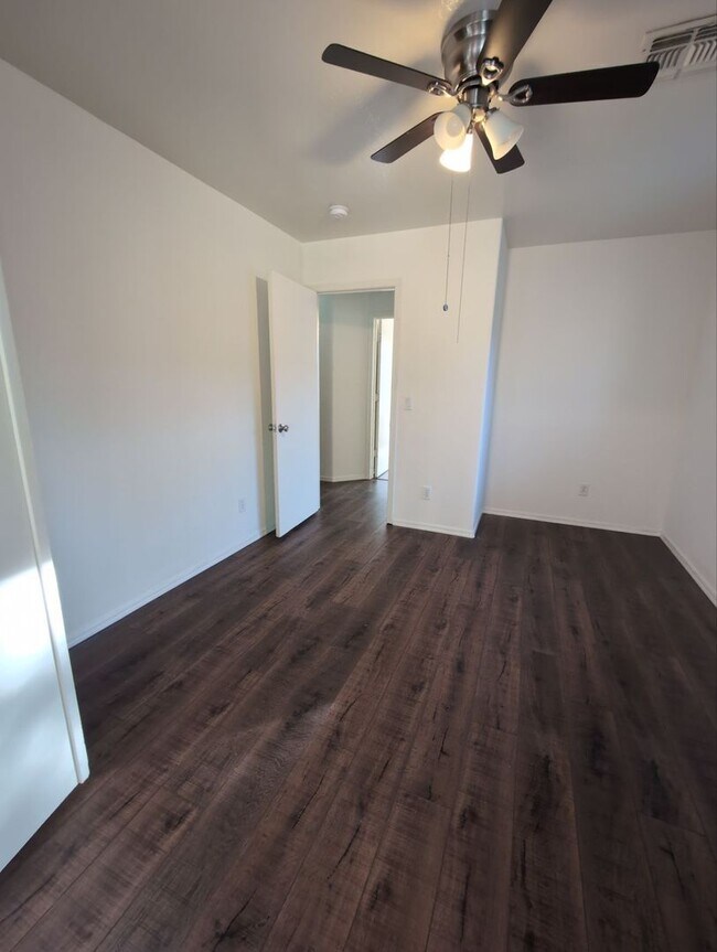 Foto del edificio - Charming 3 bedroom w/ Den home, ready for immediate move-in!