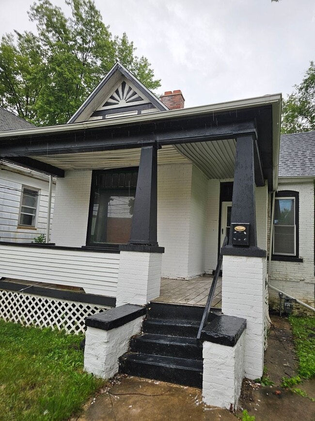 Building Photo - 1812 NE Monroe St