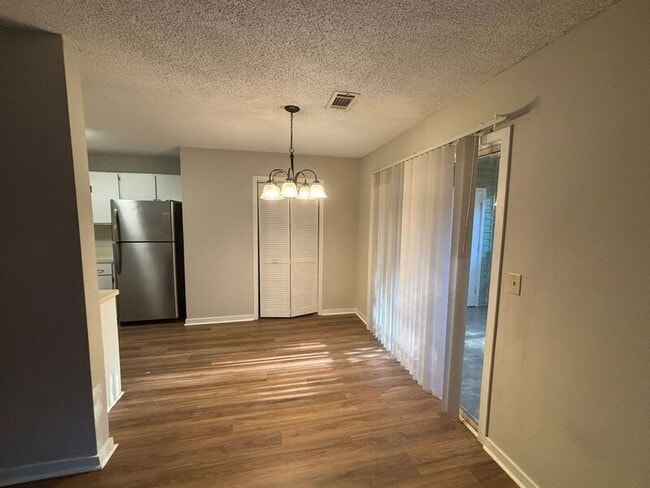 Building Photo - 6241 Rolling Fork Rd