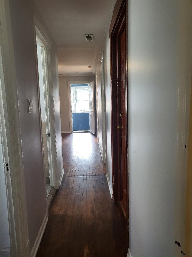Building Photo - 2937 W 40th St
