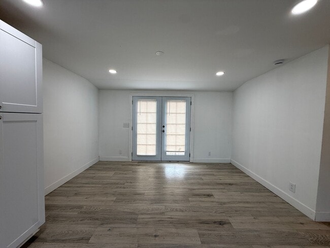 Building Photo - W20500