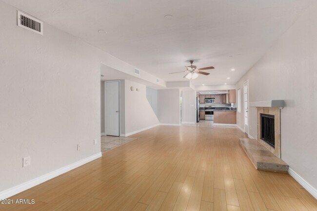 Building Photo - 2619 N 55th Pl